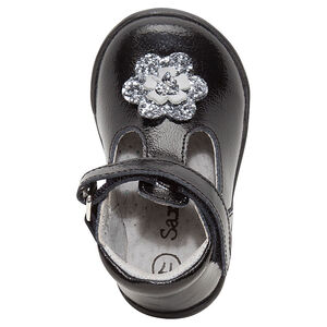 Παπούτσια με μπαρέτα από λουστρίνι με μπάλωμα λουλούδι  