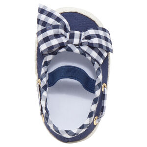 Παπούτσια που θυμίζουν εσπαντρίγιες, με καρό λεπτομέρειες και φιόγκο  