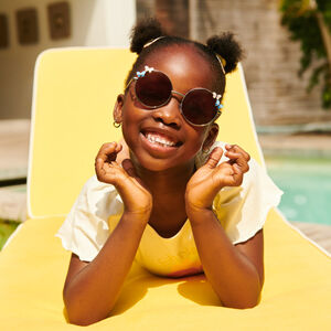 Γυαλιά ηλίου με ροζ φτερό για κορίτσι. 