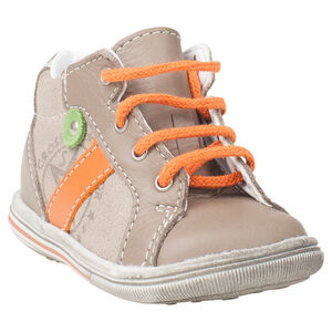 Δερμάτινα μποτάκια από δύο υλικά με λεπτομέρειες που κάνουν αντίθεση 