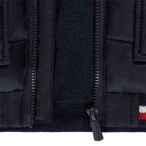 Μπουφάν υφασμάτινο με καπιτονέ εφέ και φανταστικό badge για μωρό αγόρι 