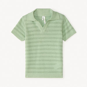 Πολό με κοντά μανίκια και φαντασία σε πλέξη για μωρό αγόρι. 