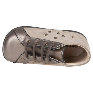 Bottillons en cuir coloris mordoré à lacets et rivets 