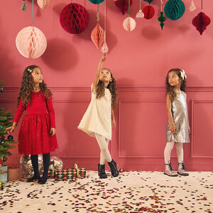 Φόρεμα γιορτής με κοντά μανίκια και φούντες για κορίτσι 