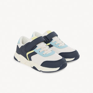 Αθλητικά παπούτσια με αυτοκόλλητο για αγόρια. 