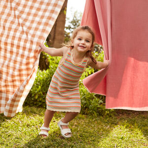 Φόρεμα χωρίς μανίκια από πλέγμα για κορίτσι μωρού. 