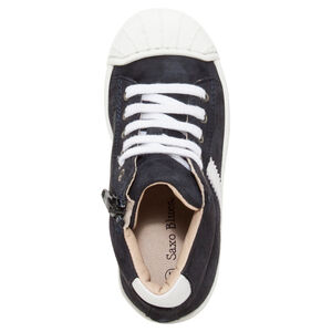 Αθλητικά μποτάκια από σουεντ δέρμα με φάσα που κάνει αντίθεση 