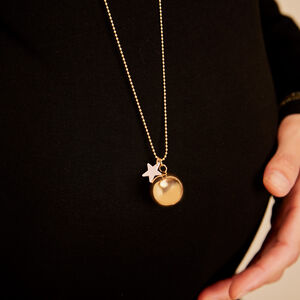 Μπάλα εγκυμοσύνης μεταλλική χρυσαφί με κρεμαστό αστέρι και αλυσίδα με χάντρες 