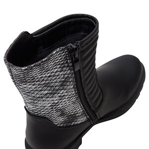 Μαύρα μποτάκια με καπιτονέ φάσα, πριτσίνια και φάσα σε απομίμηση δέρματος φιδιού 