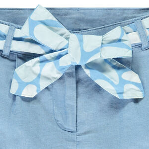 Σορτς από ύφασμα μονόχρωμο με φαντεζί ζώνη για κορίτσι 