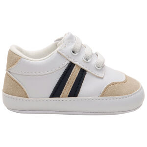 Μαλακά αθλητικά παπούτσια με φάσες και λωρίδες σε αντίθεση 