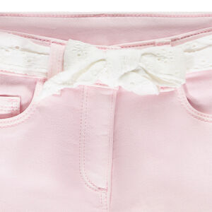 Σορτς εφέ τζιν με πλεκτή ζώνη και δαντέλα για κορίτσι 