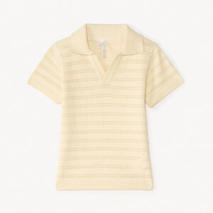 Πολό με κοντά μανίκια και φαντασία σε πλέξη για μωρό αγόρι. 