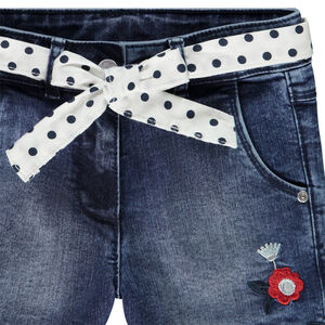Σορτς denim με ζώνη foulard με σχέδιο πουα και λουλούδι κεντημένο για κορίτσι 