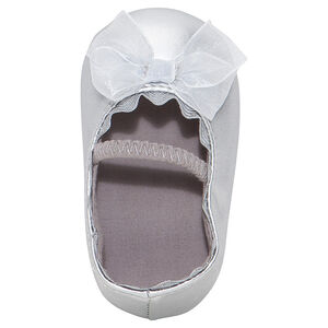Ασημί μαλακά παπουτσάκια με λάστιχο και φιόγκο από τούλι 