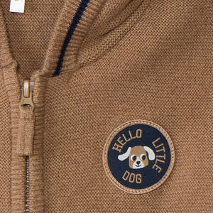 Gilet uni en tricot avec capuche et badge brodé pour bébé garçon  Main Gilet uni en tricot avec capuche et badge brodé pour bébé garçon