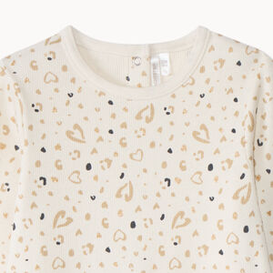 Νυχτικό με σχέδιο καρδιές για κορίτσι με διαφορετικές ανοίξεις ανάλογα με την ηλικία 