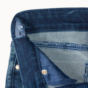 Σορτσάκι τζιν με ζωνάκι και δαντελένια λεπτομέρεια για κορίτσι 