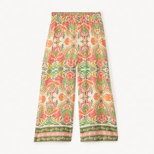 Φαρδύ και ρευστό παντελόνι με φανταστικό σχέδιο για κορίτσι 