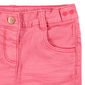 Slim βαμβακερό παντελόνι νηματοβαφή με μόνιμες τσακίσεις και κεντημένες καρδιές στη μέση 