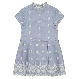 Κοντομάνικο φόρεμα με κάθετες ρίγες και κεντημένα μοτίβα 