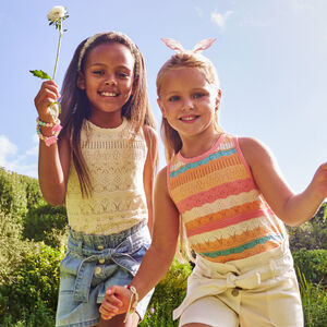 Αμάνικο τοπ από πλεκτό με διακριτικά ανοίγματα για κορίτσι 
