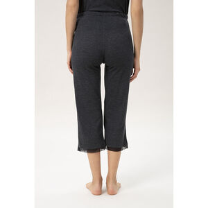 Κάπρι με μελανζέ όψη και τούλι στο τελείωμα 