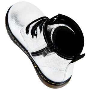 Ασημένια μποτάκια με φερμουάρ και κορδόνια για κορίτσι. 