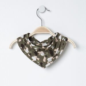 Σαλιάρα μπαντάνα με εμπριμέ μοτίβο παραλλαγής σε απαλό ροζ και χακί 