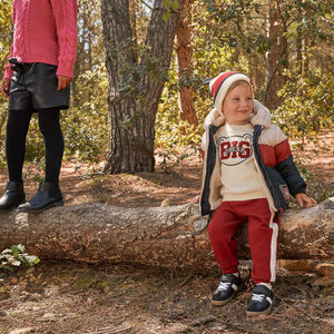 Πλεκτός δίχρωμος σκούφος αρκουδάκι για μωρό αγόρι 