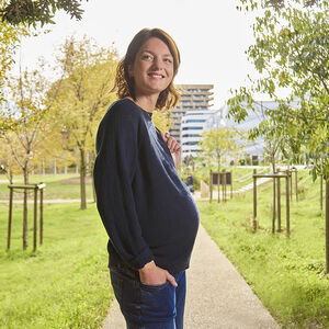 Πλεκτό πουλόβερ με ανοιχτές μανίκες για γυναίκες 