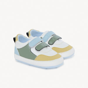 Αθλητικά παπούτσια με αντίθετα χρώματα για bebe αγόρι 