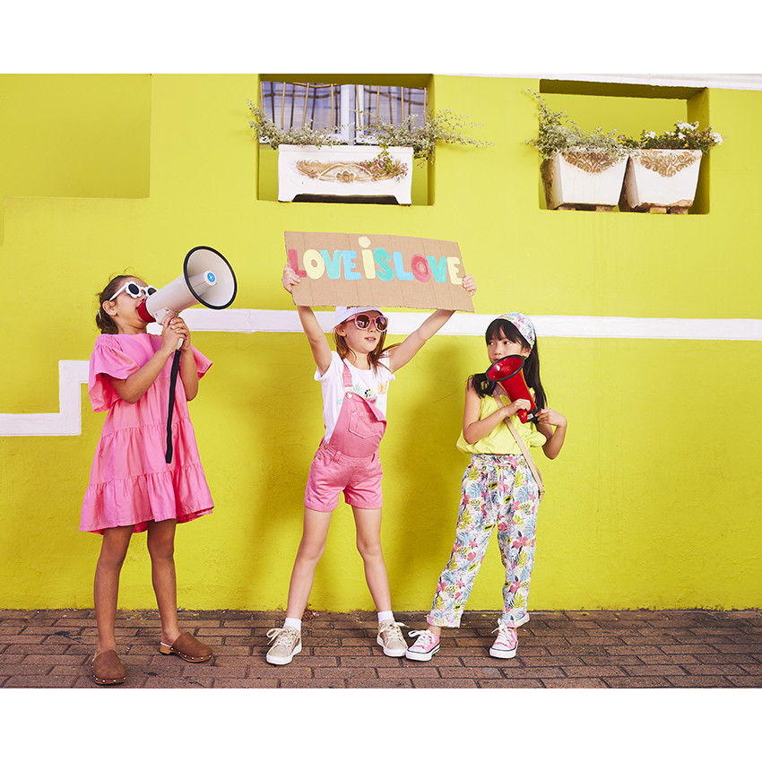 Ρόμπα με κοντά μανίκια και βολάν, μονόχρωμη για κορίτσι 