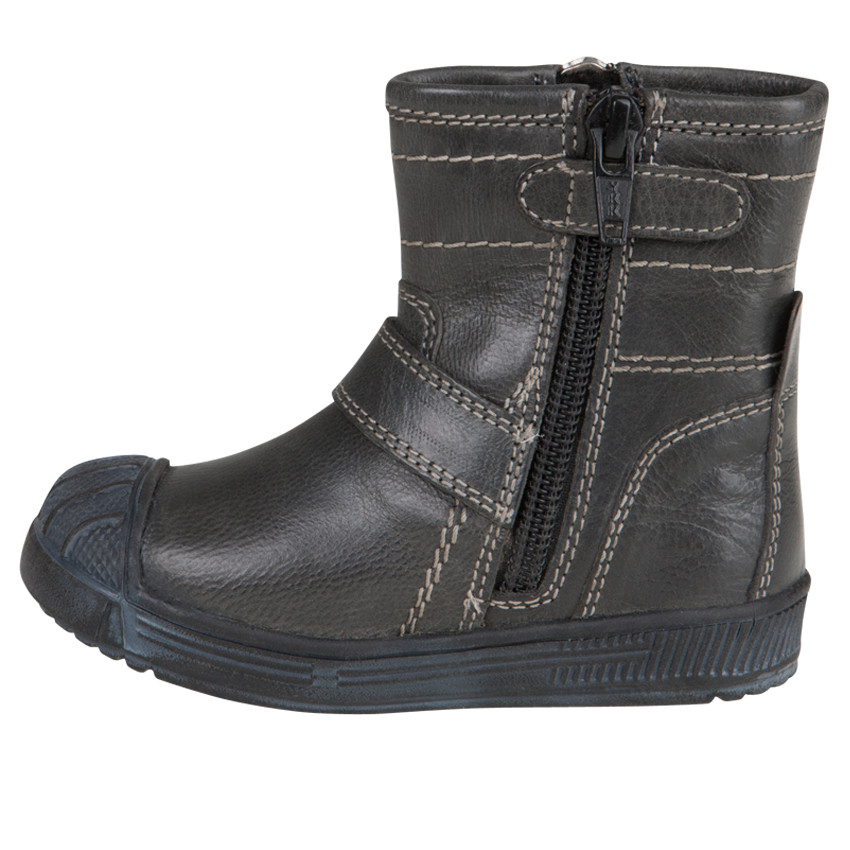 Δερμάτινα μποτάκια με φερμουάρ και αγκράφα 