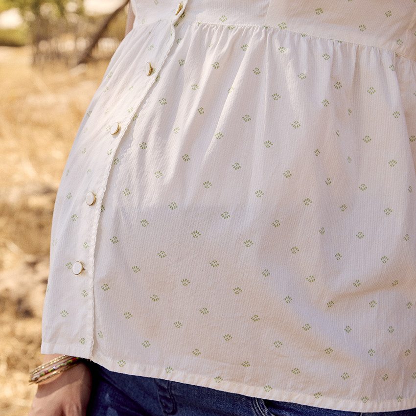 Γυναικείο πουκάμισο με κοντά μανίκια και βολάν, με σχέδιο 