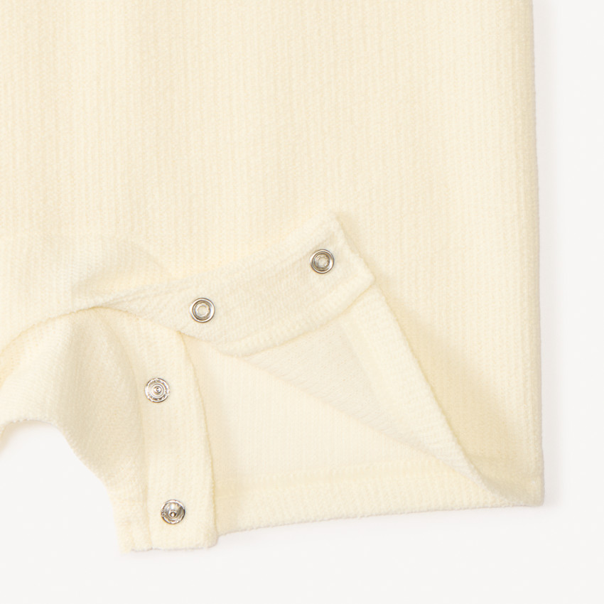 Κοντή φόρμα από φαντεζί ύφασμα με σχέδιο καμηλοπάρδαλης για μωρό αγόρι 