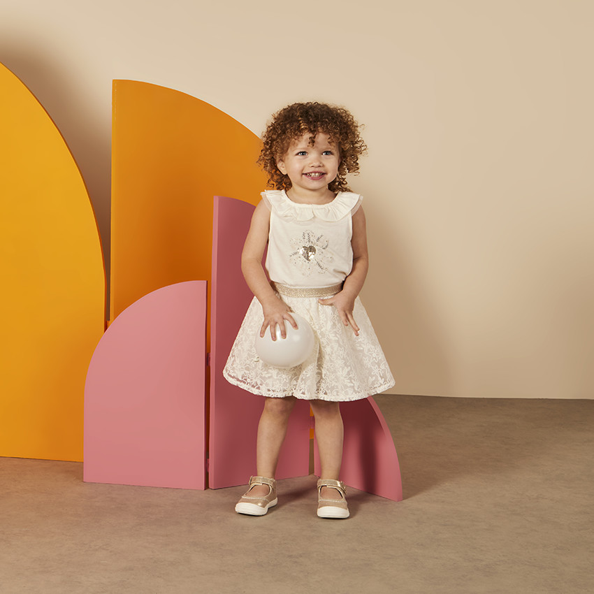 Μπλουζάκι αμάνικο με βολάν και print με παγιέτες για bebe κορίτσι 