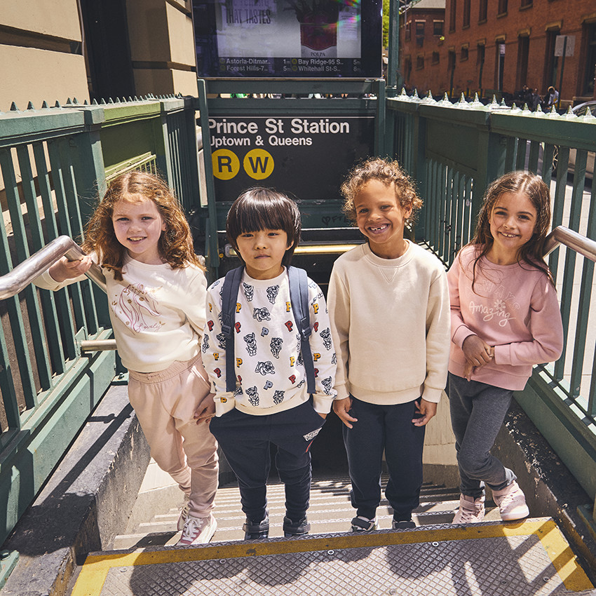 Σύνολο jogging από φούτερ με φαντεζί σχέδιο για κορίτσι 