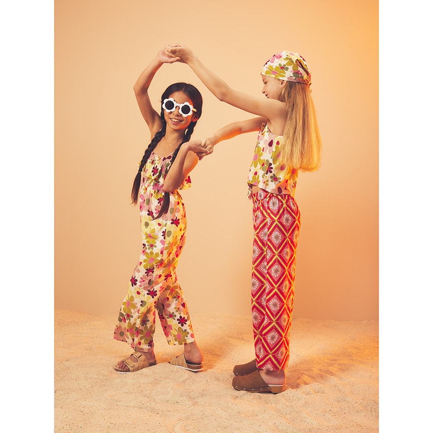 Παντελόνι φαρδύ και ρευστό με retro print για κορίτσι 