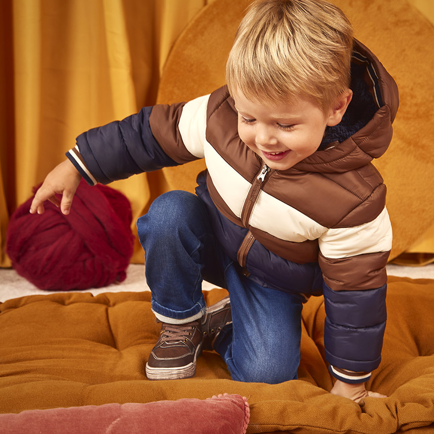 "Μπουφάν με εφέ color block και επένδυση από sherpa για μωρό αγόρι" 