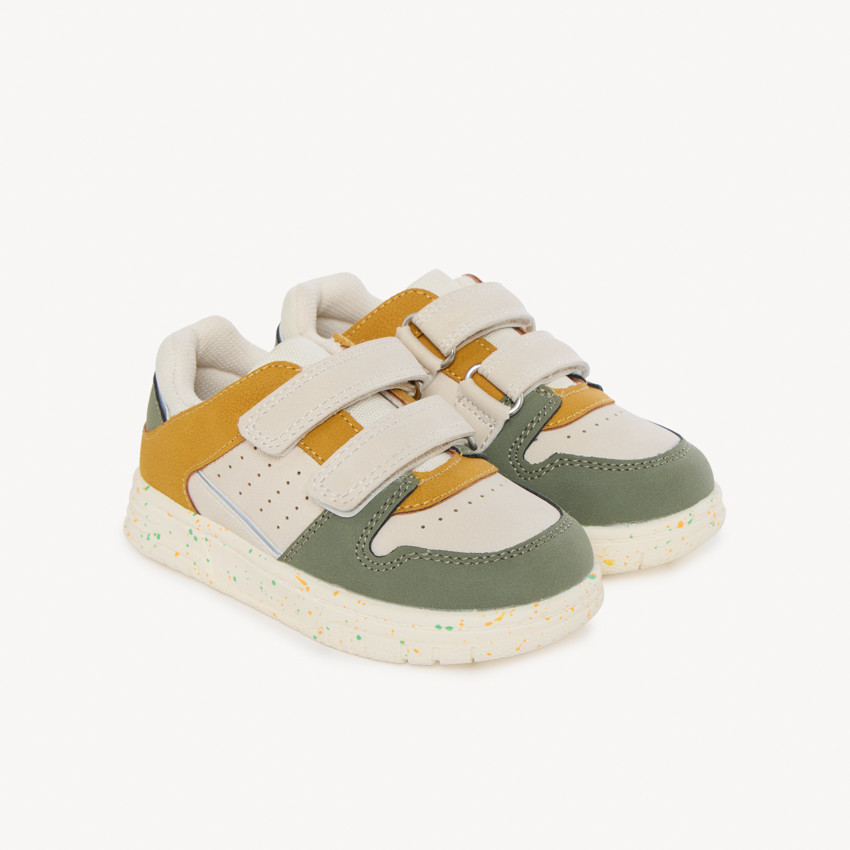 Αθλητικά παπούτσια με πάνελ για αγοράκι. 