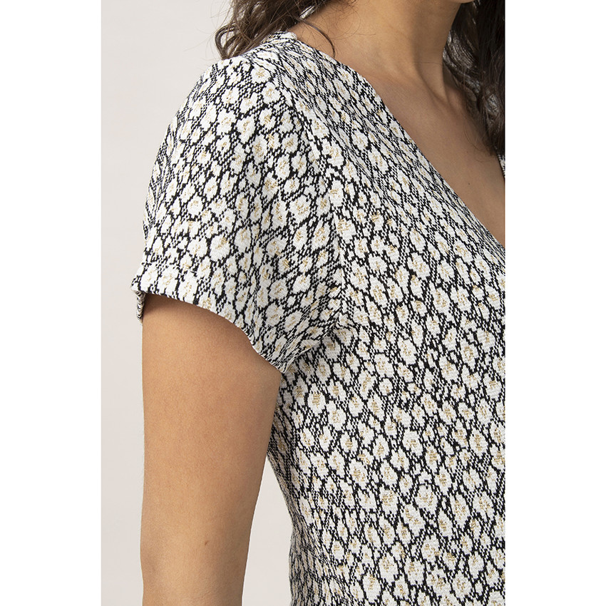 Κοντομάνικο φόρεμα εγκυμοσύνης με ζακάρ μοτίβο και χρυσαφί λεπτομέρειες 