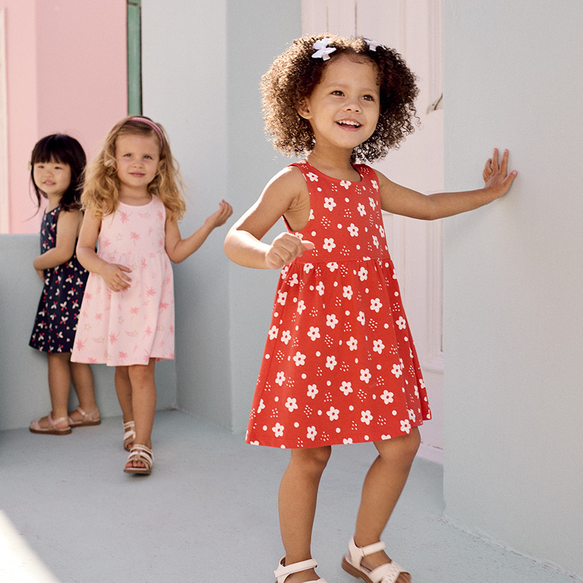 Ρobe sans manches imprimé fantaisie pour bébé fille = Αμάνικο φόρεμα με φαντεζί σχέδιο για bebe κορίτσι 