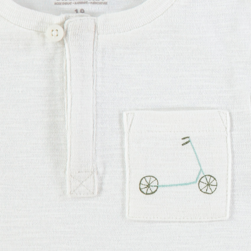 Κοντομάνικη μπλούζα με ριγέ όψη και πλακέ τσέπη 