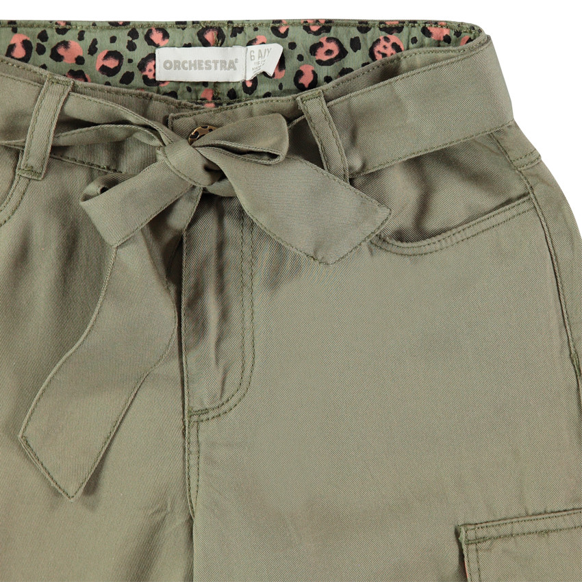 Pantacourt χακί με τσέπες  και ζώνη φουλάρι 