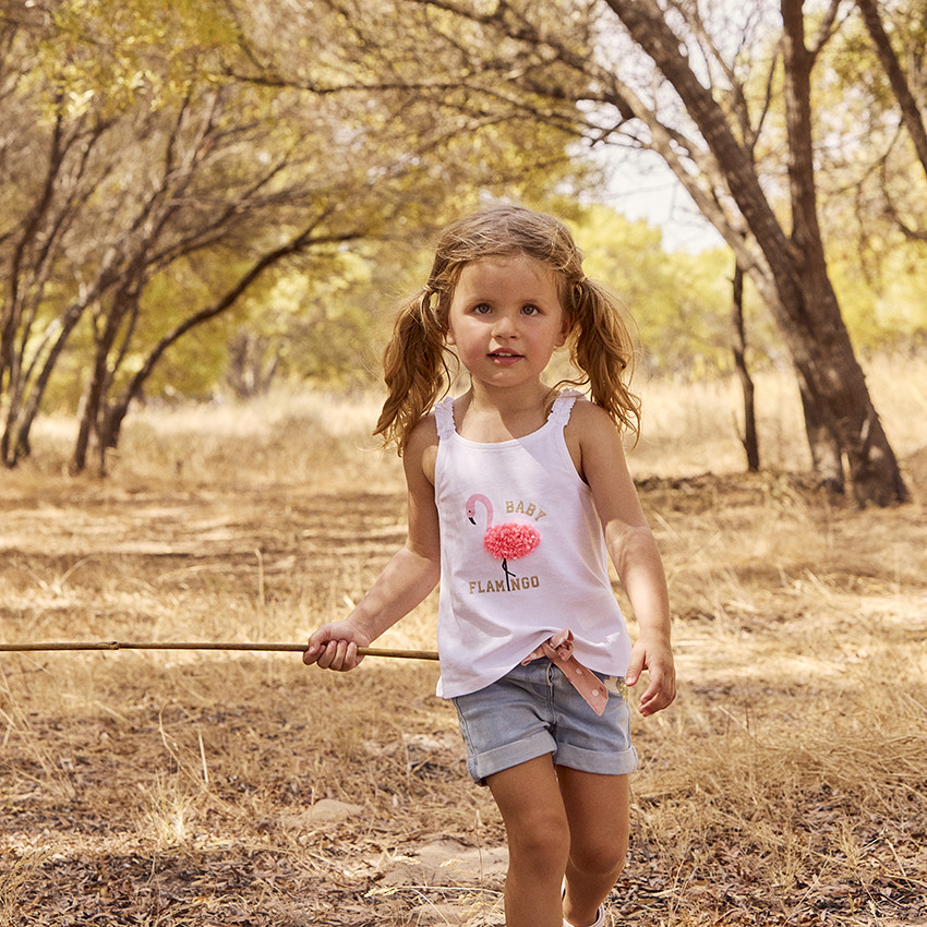 Μπλουζάκι αμάνικο μονόχρωμο print φλαμίνγκο effet πέταλα 3D για bebe κορίτσι 