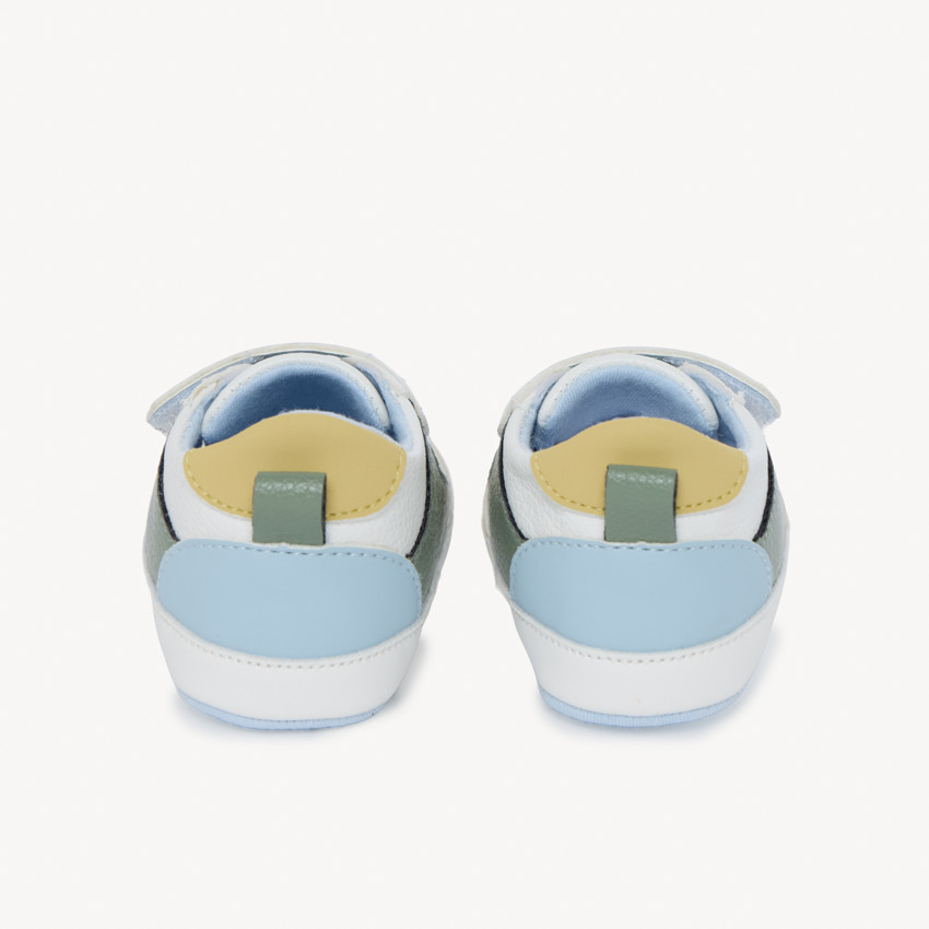 Αθλητικά παπούτσια με αντίθετα χρώματα για bebe αγόρι 