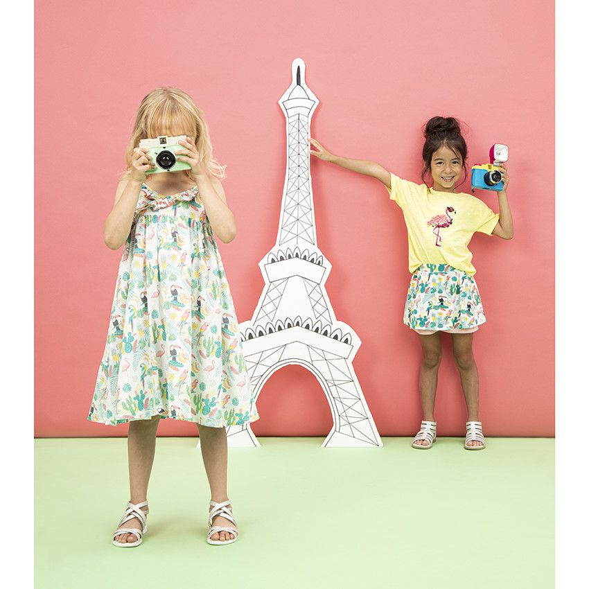 Φόρεμα με λεπτές τιράντες και τροπική εκτύπωση 