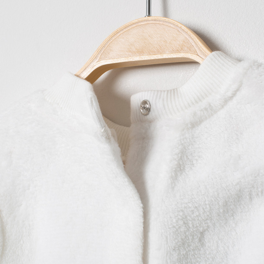 Jogging bi-matière à détails brodés et pantalon imprimé  Additional Jogging bi-matière à détails brodés et pantalon imprimé