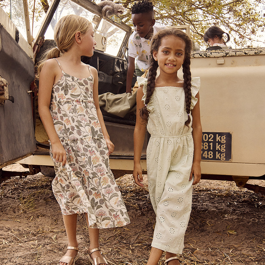 Μακρύ φόρεμα από διπλή γάζα με floral σχέδιο για κορίτσι 